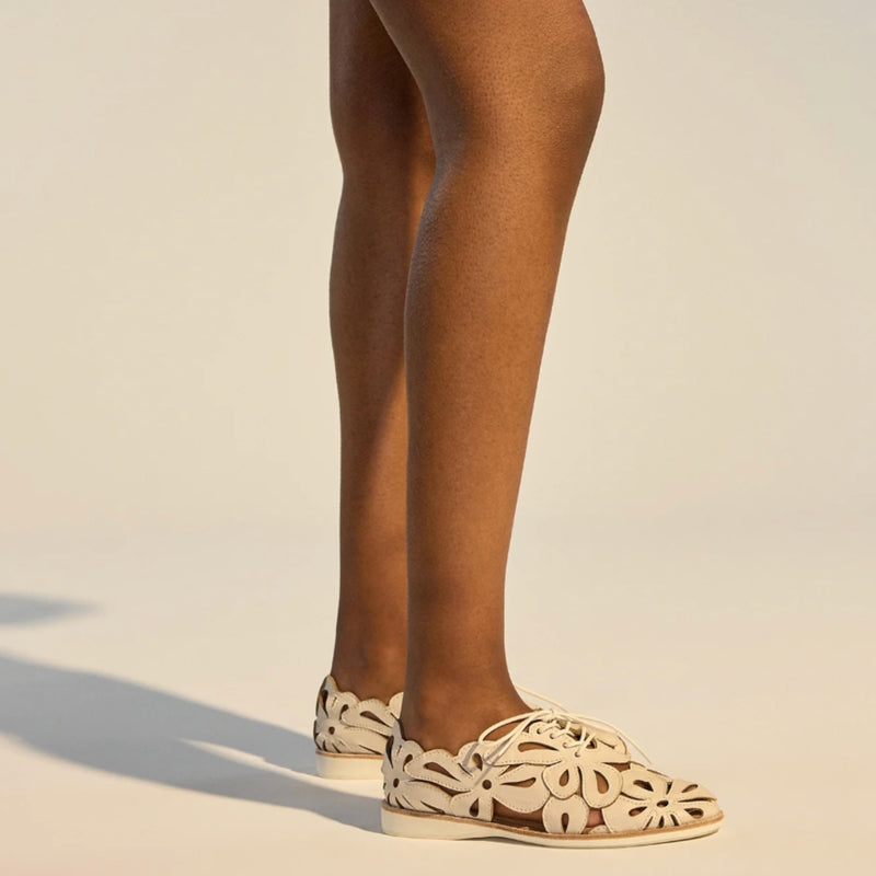 Sidecut Applique Shoe - Bone