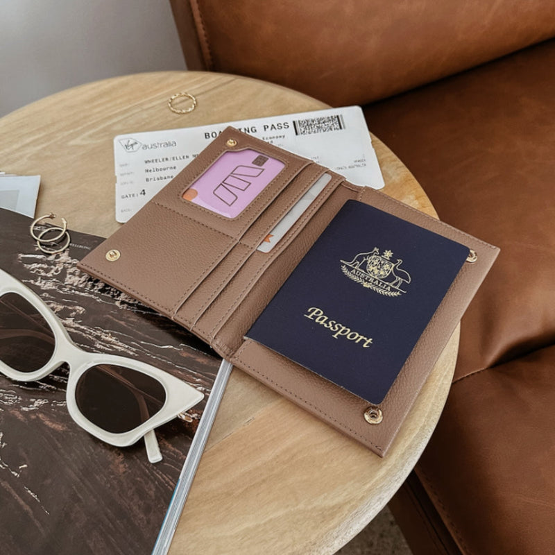 Venice Passport Holder - Mocha