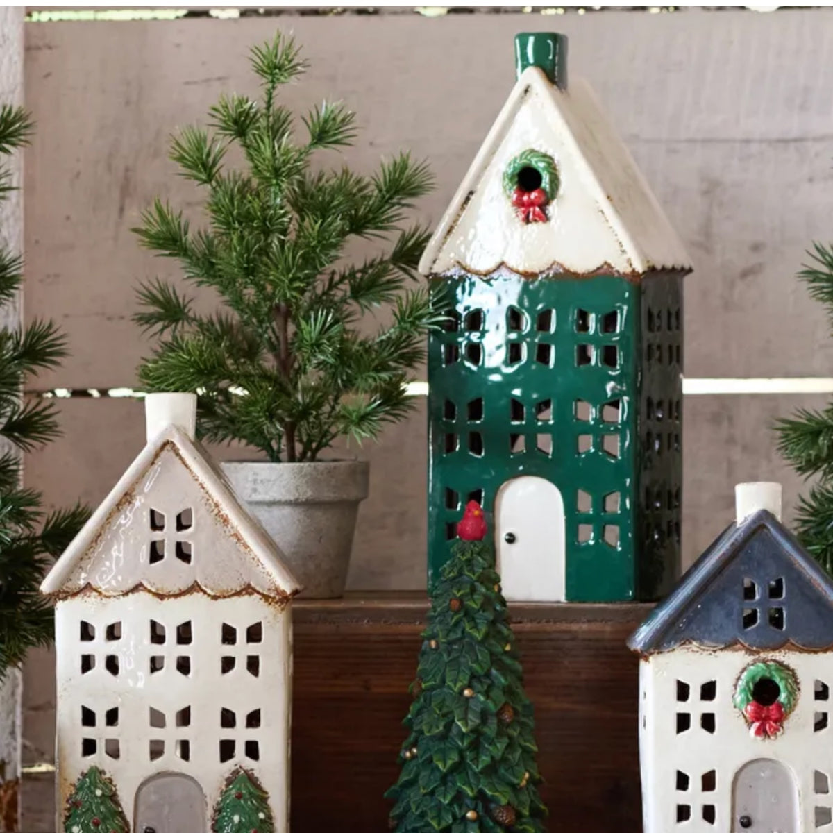 YA0087 Tea Light House (L) - Green/Wreath
