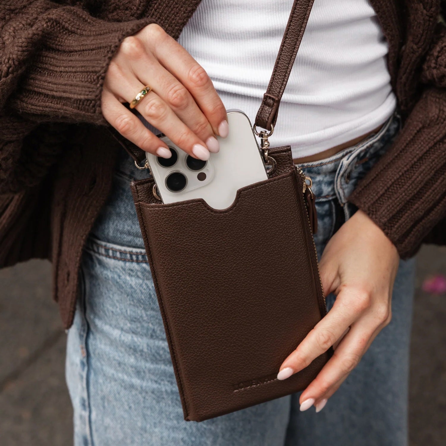 Suki Phone Bag - Chocolate
