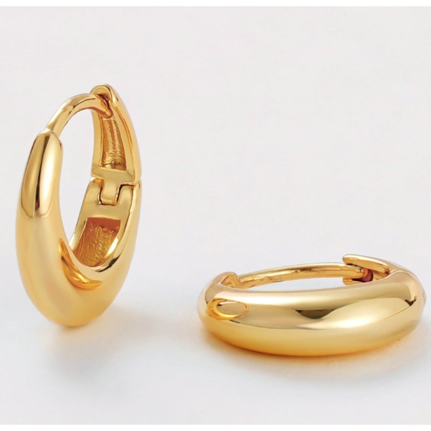Cleo Hoop Earrings - Medium - Gold